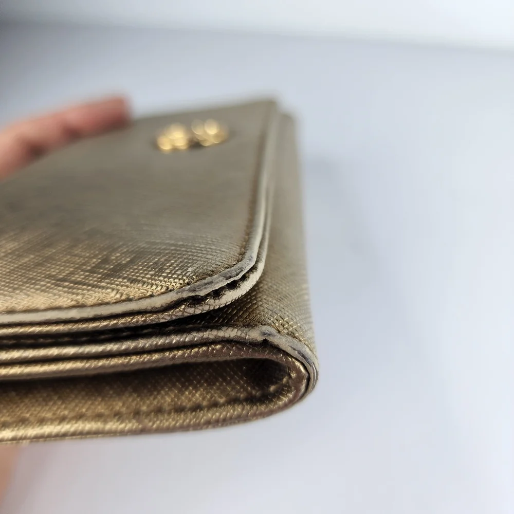 TORY BURCH Robinson Envelope Continental. Gold.